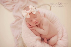 Peach large bow on elastic lace