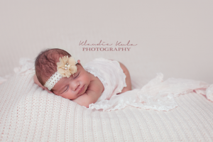 Delicate headband with flower in champagne with pearls and stones