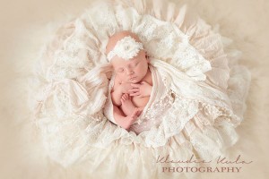 Ivory frayed flower on soft elastic lace