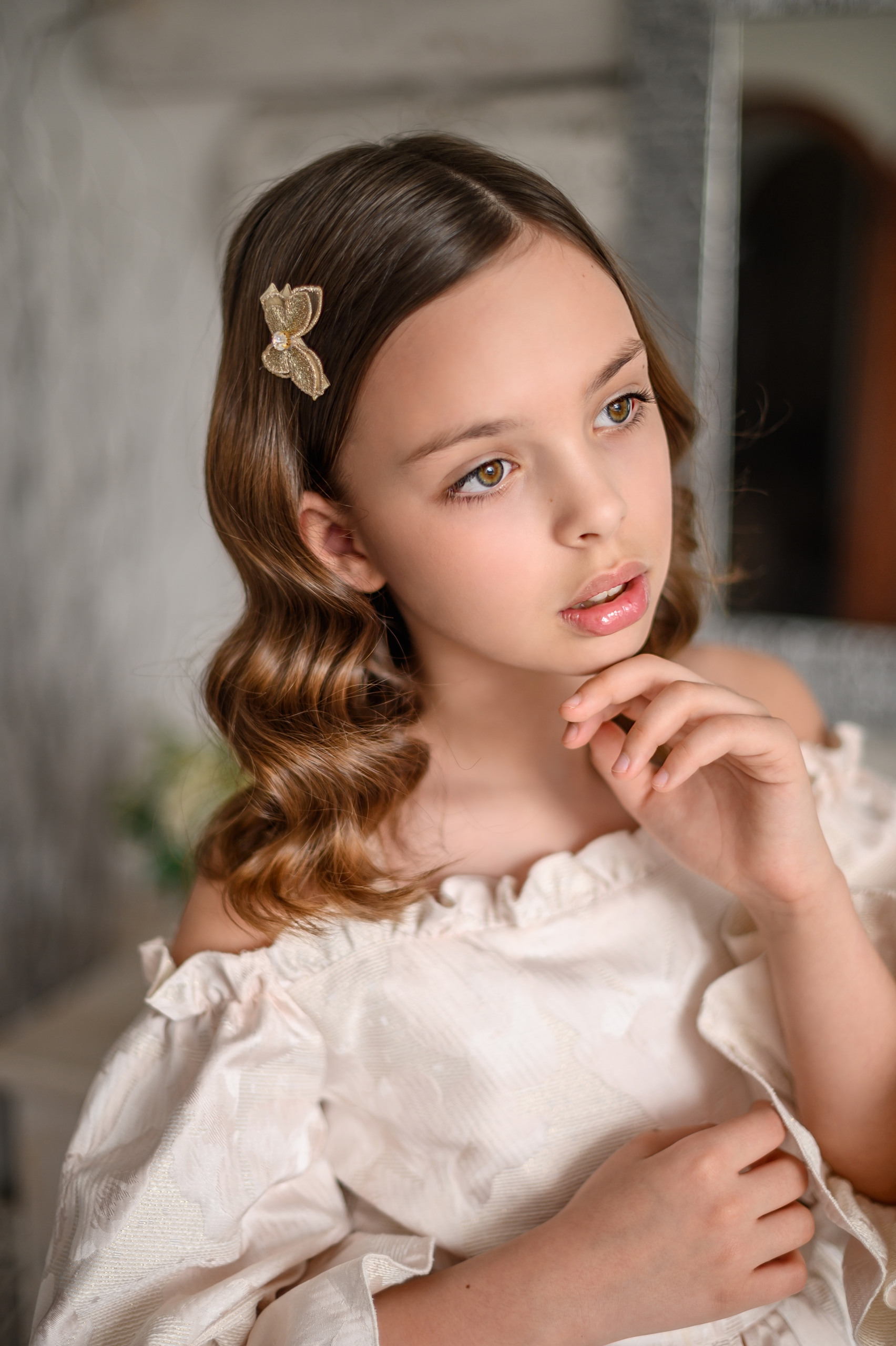 Small gold butterfly with gold cased rhinestone on alligator clip